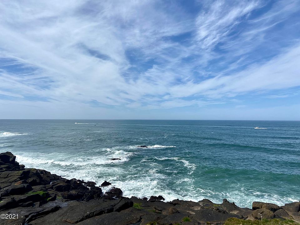 1st image of 939 NW Highway 101 #318