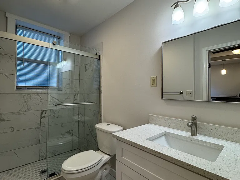 231 12th St NE #4 — Photo 9