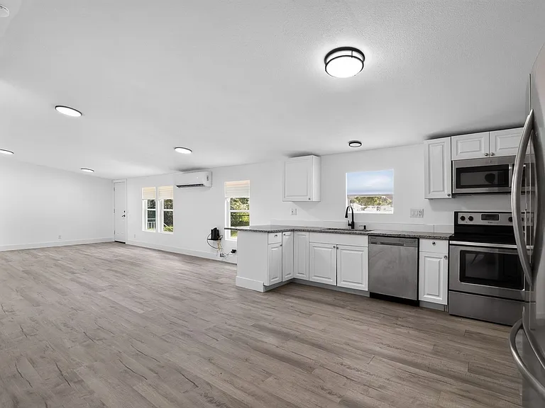 7180 SW 19th Pl — Photo 17