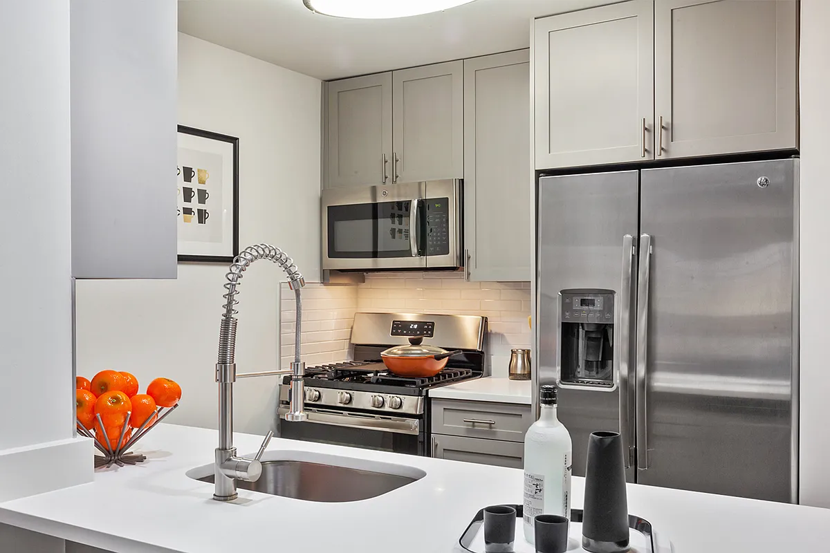 2 bed, 970 sqft, $3,424 — Photo 1