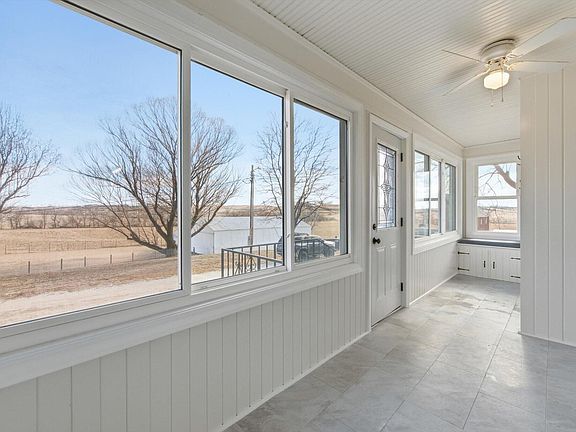 4th image of 19305 York Rd