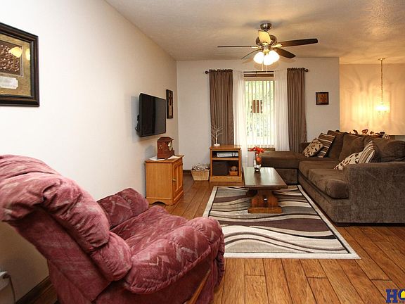 2nd image of 5840 Oakridge Dr