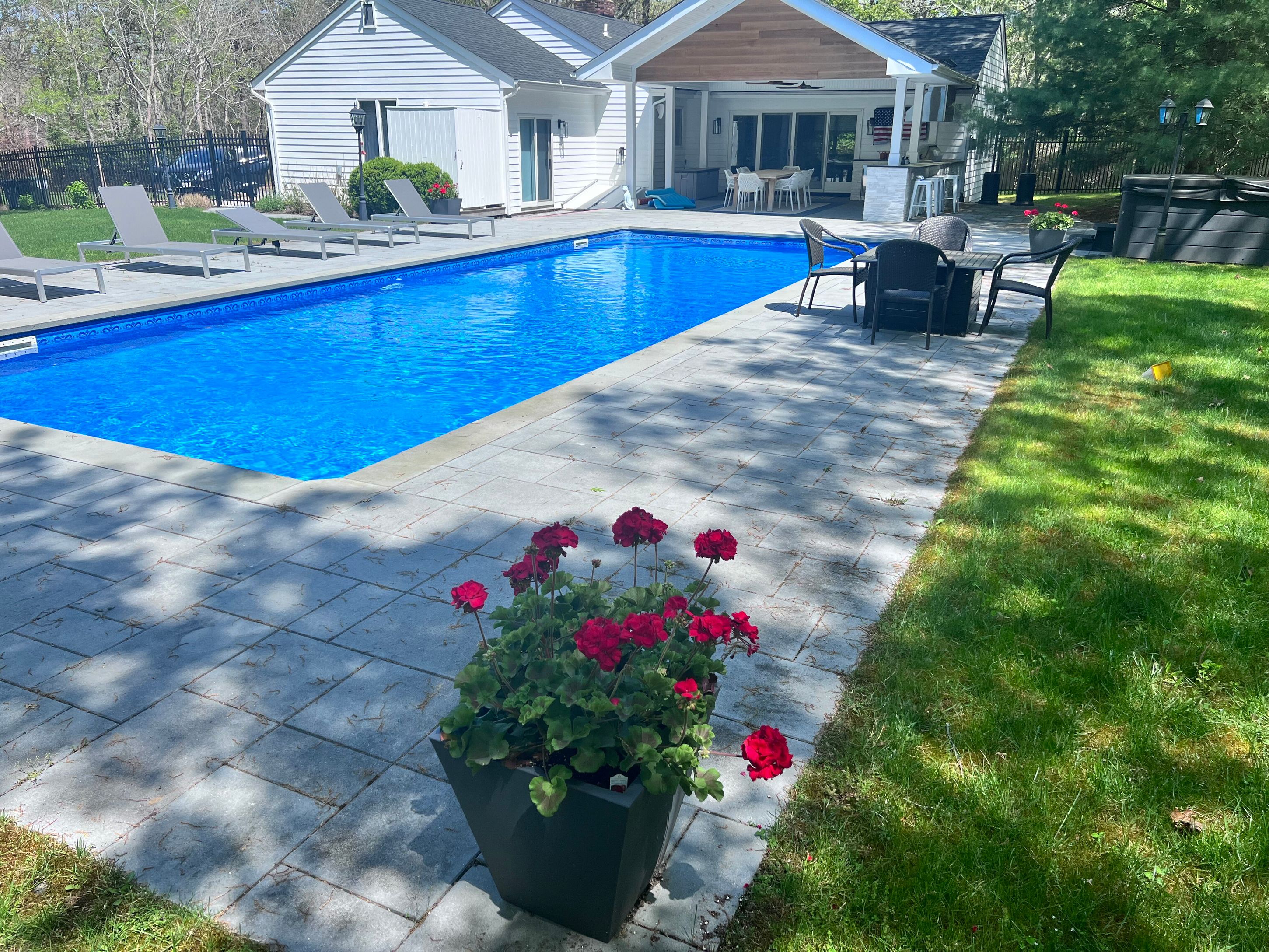 541 Wainscott Northwest Rd in Wainscott Out East