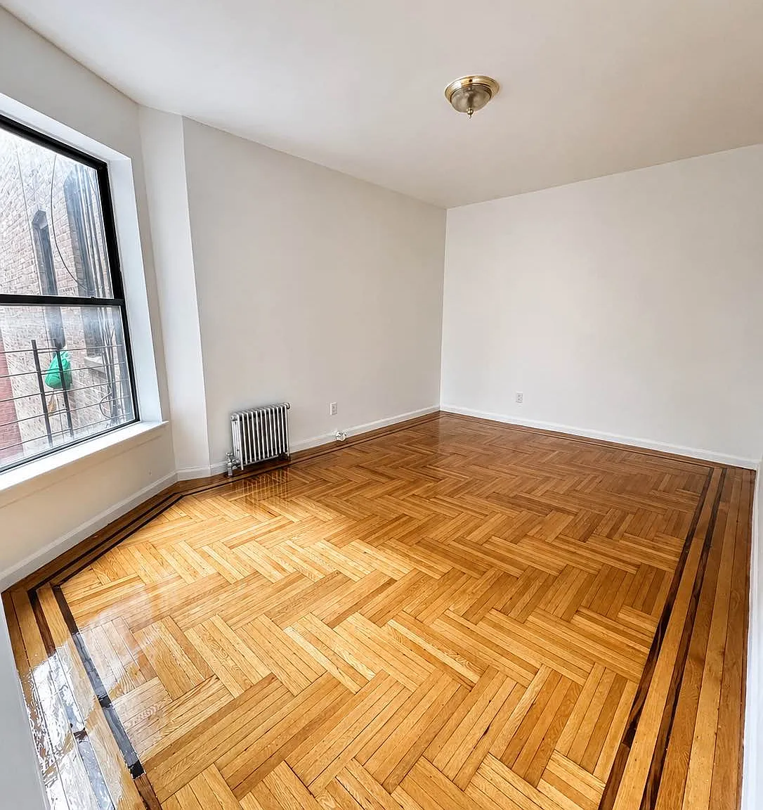 2095 Grand Concourse — Photo 3