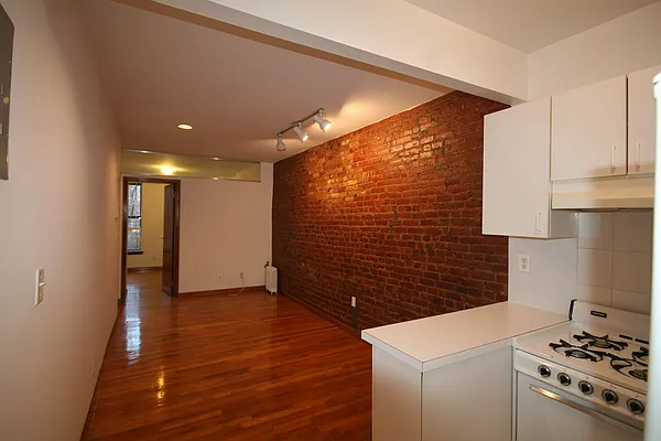 Rented by HH Realty | media 30