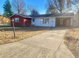 1003 State St, Charleston, MO 63834