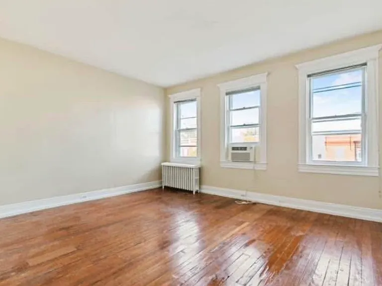 2916 Guilford Ave — Photo 3