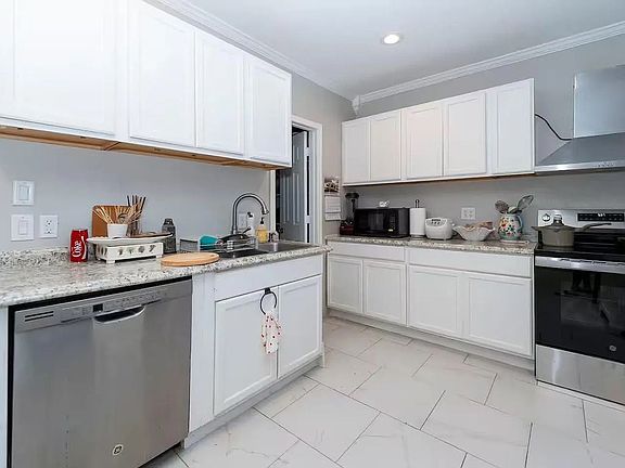 5th image of 105 Sunrise Dr Unit B