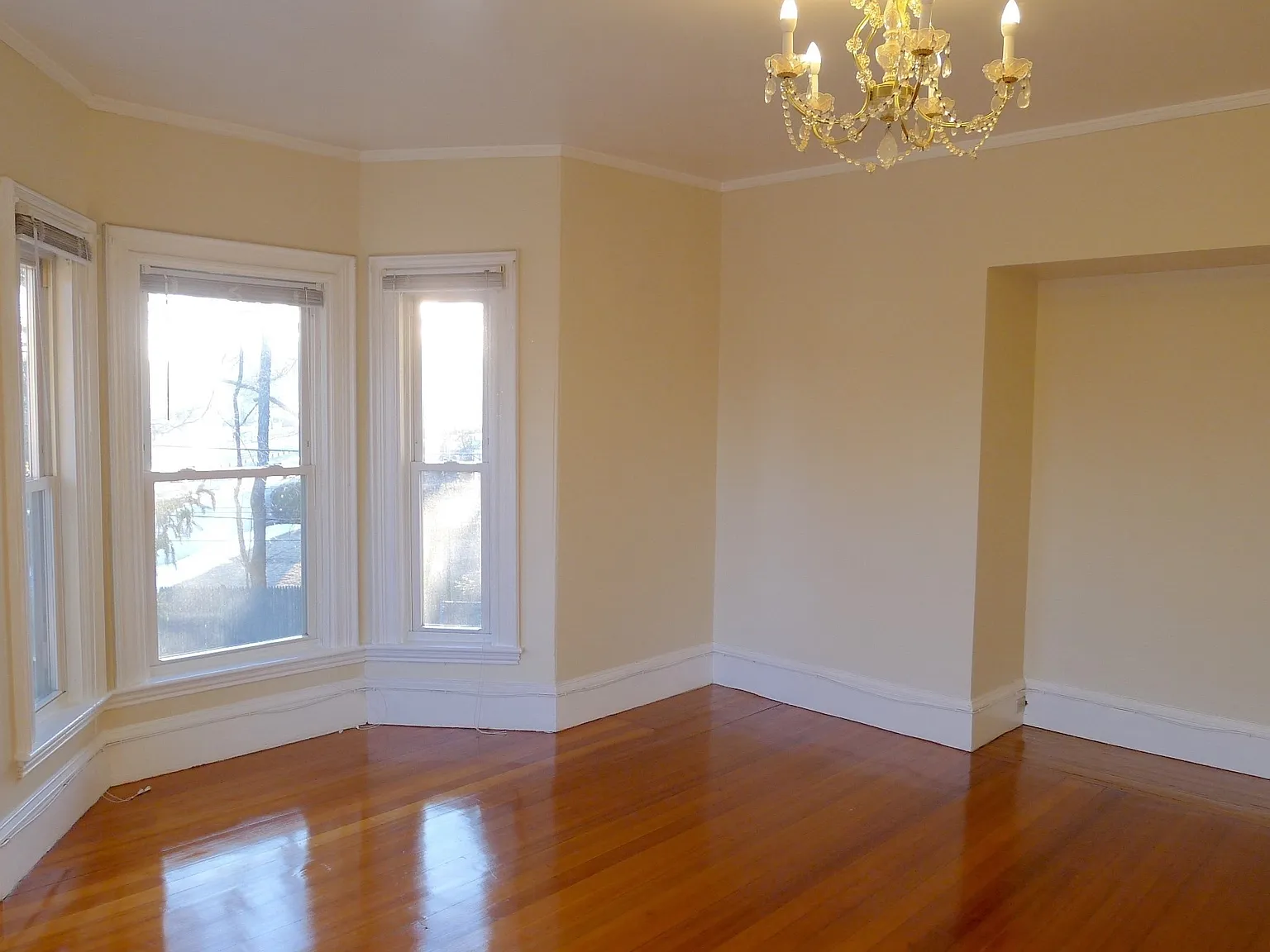 3 bed, 1.5 bath, 1730 sqft, $3,350 — Photo 3