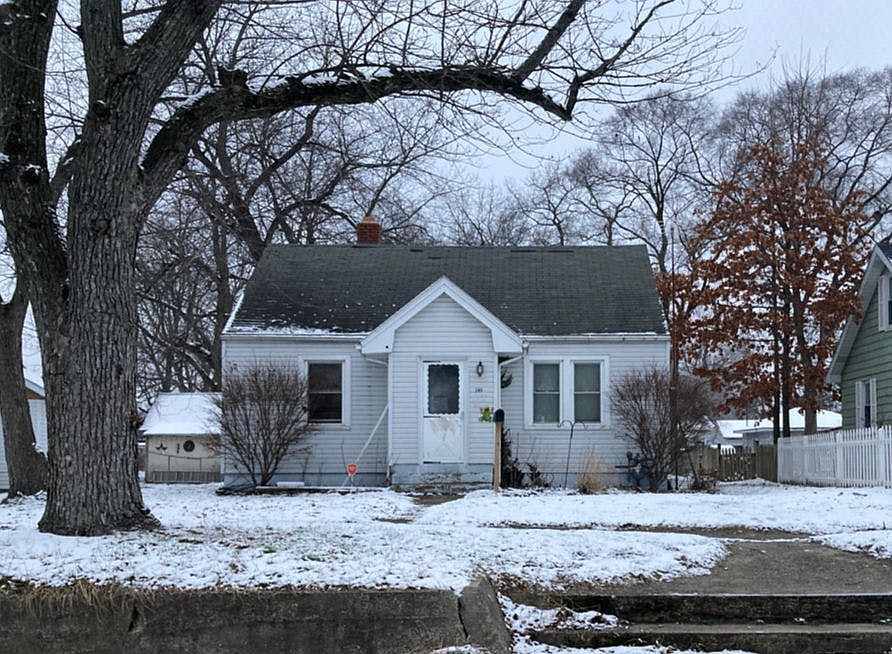 1st image of 121 Sherwood St
