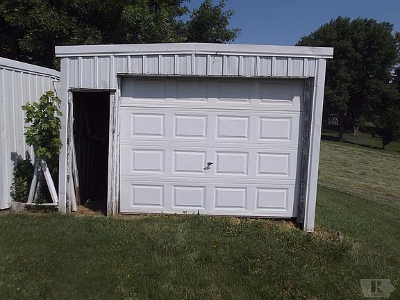 5th image of 210 Hillcrest Dr