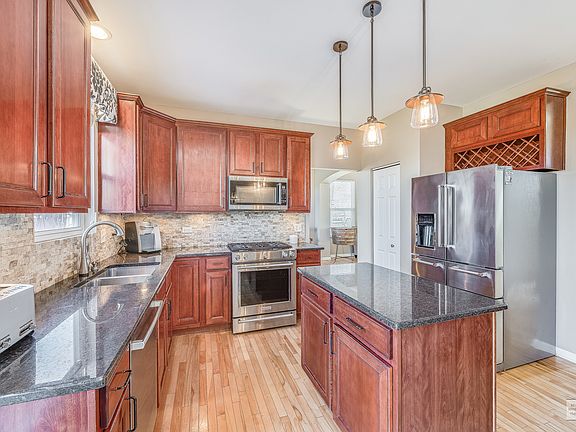 3rd image of 11328 S Glenbrook Cir