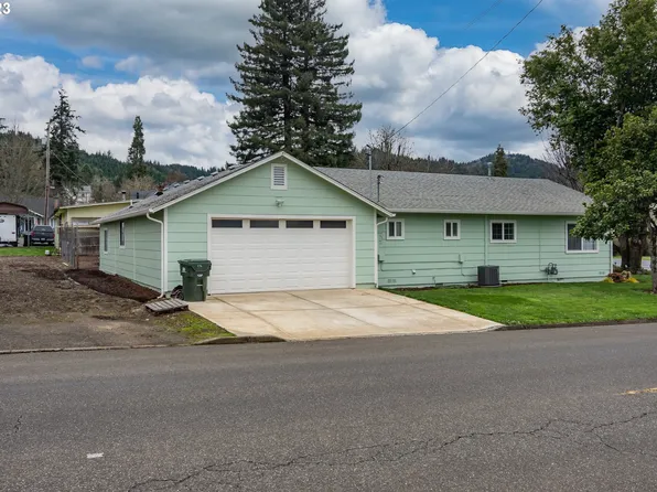 136 NE 5th St, Oakland, OR 97462