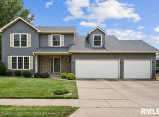 1035 W 57th Pl, Davenport, IA 52806