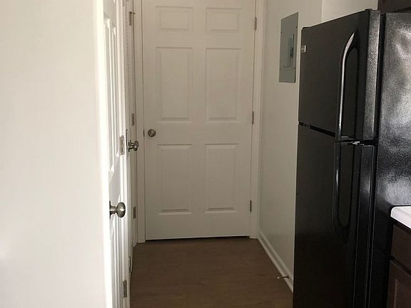 3rd image of 404 Jefferson St #0
