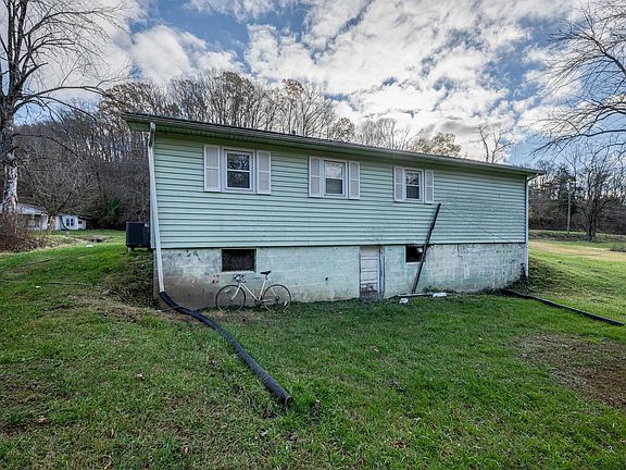 3rd image of 2326 Carolina Ave
