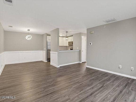 5th image of 33 Jockey Ln