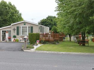 17 Susan Ln, New Oxford, PA 17350