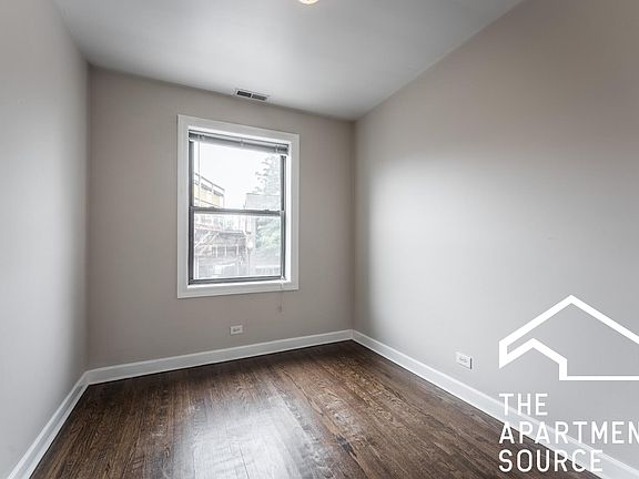 4th image of 4657 N Lincoln Ave #2