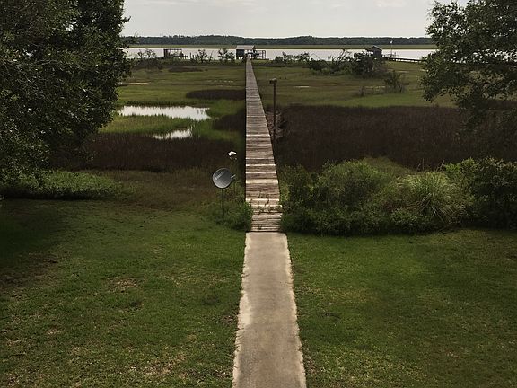 5th image of 2211 Shoreline Dr