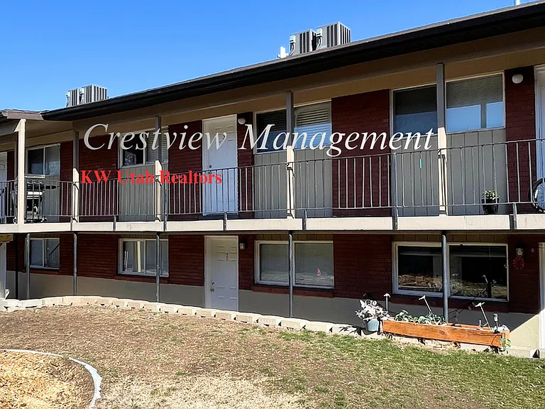 Washington Terrace 8-Plex — Photo 12