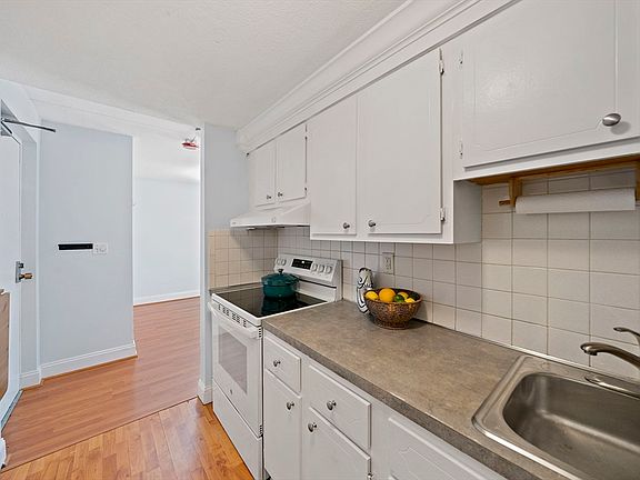 3rd image of 179 Presidents Ln Unit 3J
