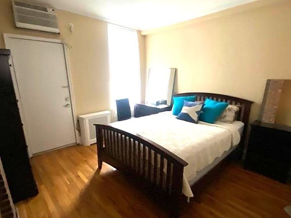 5th image of 206 Washington Sq #2A