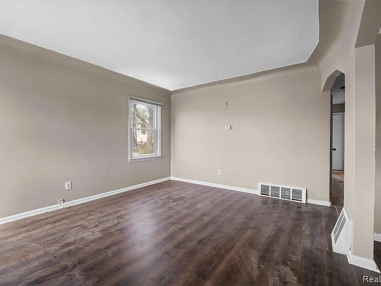 4049 Williams St — Photo 2