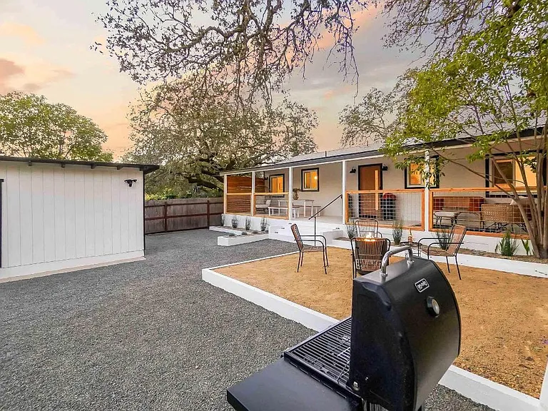 608 Baines Ave — Photo 9