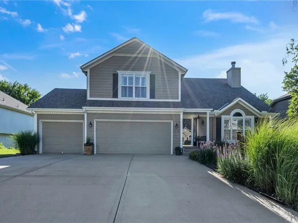 5528 NE Scenic Dr, Lees Summit, MO 64064