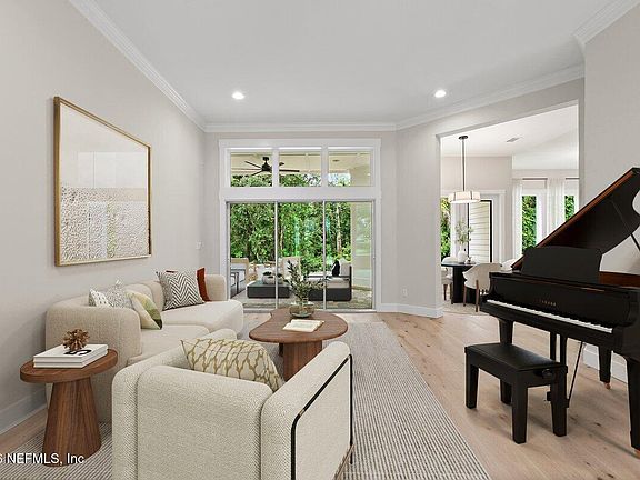4th image of 403 S MILL VIEW Way