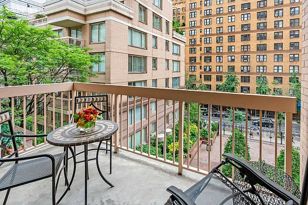 Rented by Sotheby's International Realty | media 37