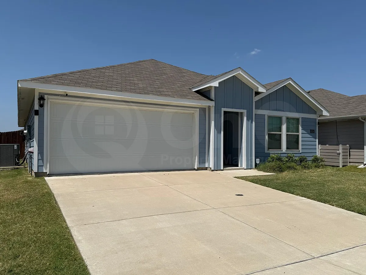 4 bed, 2.0 bath, 1784 sqft, $1,999 — Photo 3