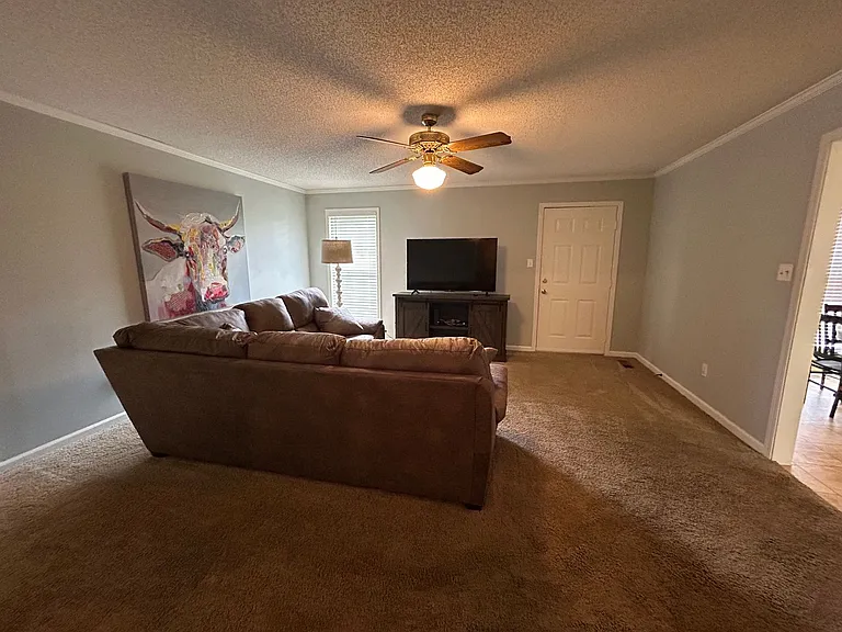 1393 W Main St — Photo 3