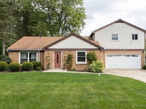 25 Ferndale Dr, Orchard Park, NY 14127
