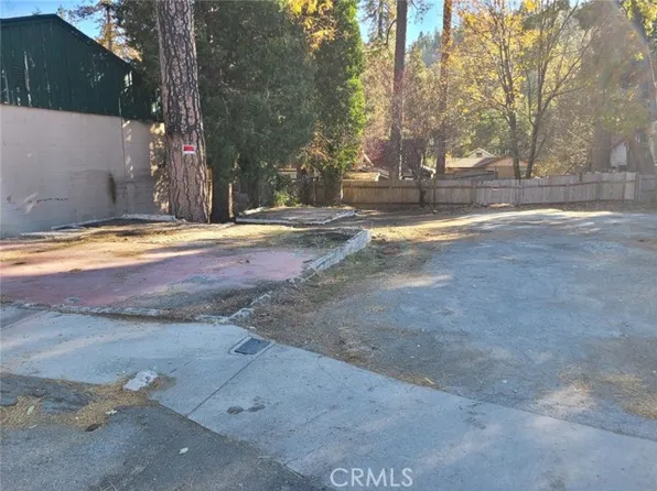 23807 Lake Drive, Crestline, CA 92325
