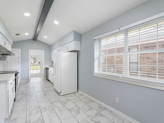 5th image of 801 Meadow Gate Dr