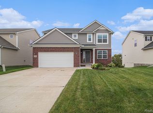 9270 Country View Dr, Ypsilanti, MI 48197