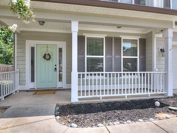 4th image of 511 Sebastian Dr