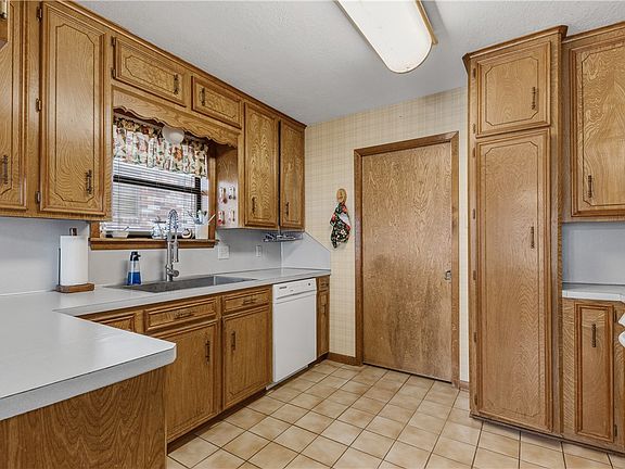 5th image of 3609 Sierra Dr