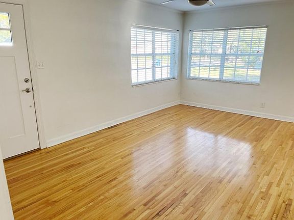 3rd image of 4302 Santiago St