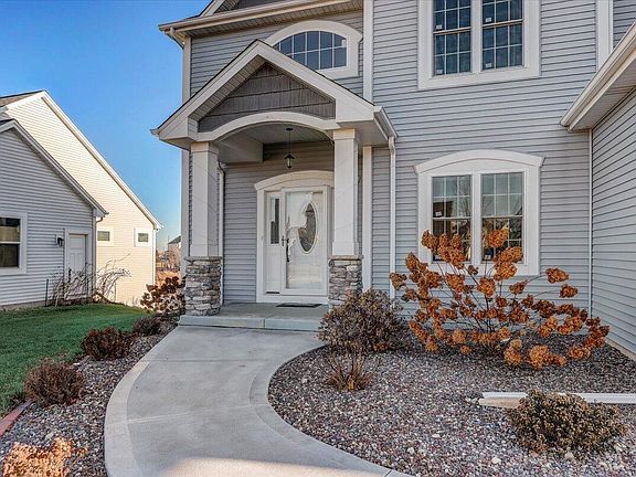 3rd image of 814 Greystone Dr