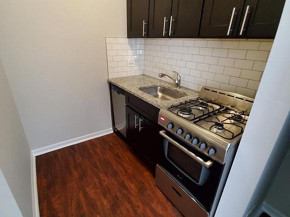2nd image of 1427 W Lunt Ave #104
