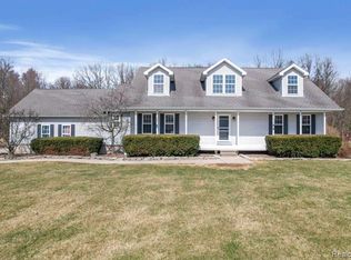 6184 Short Cut Rd, Cottrellville, MI 48039