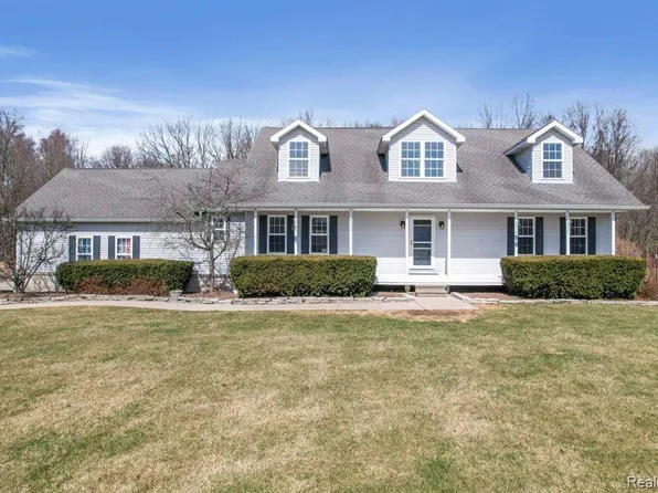 6184 Short Cut Rd, Cottrellville, MI 48039