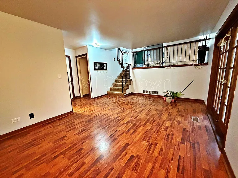800 W Beechtree Ln — Photo 10
