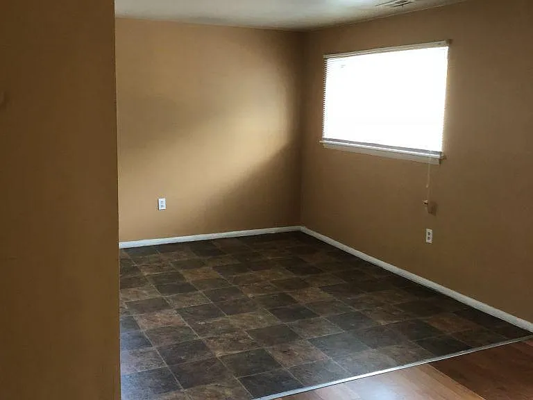 Regent Apartments — Photo 10