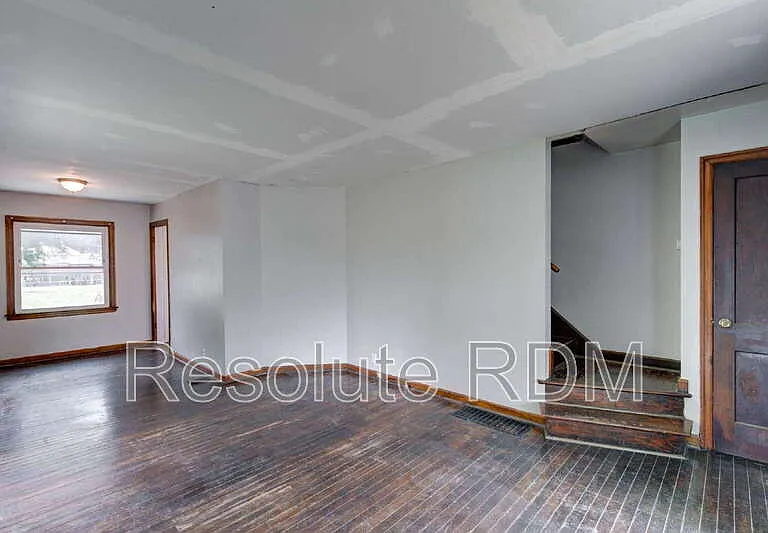 201 S Emerson Ave — Photo 3