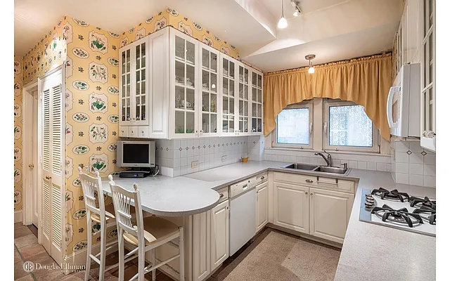 Sold by Douglas Elliman | media 26