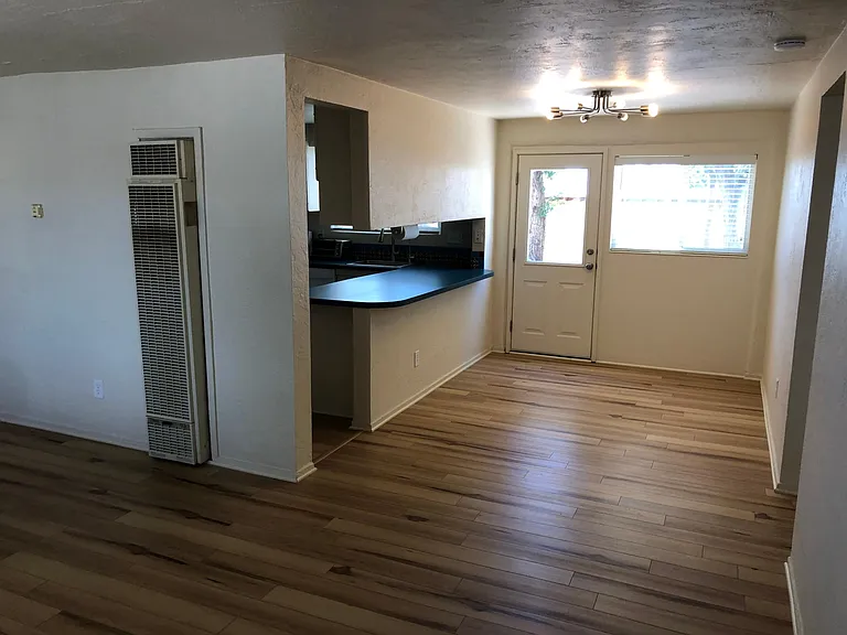 3309 Palomas Dr NE — Photo 3